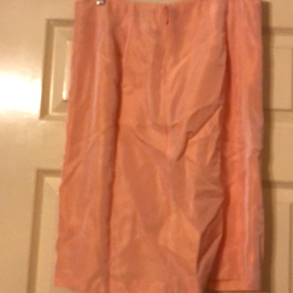 Peach color skirt - Picture 3 of 4
